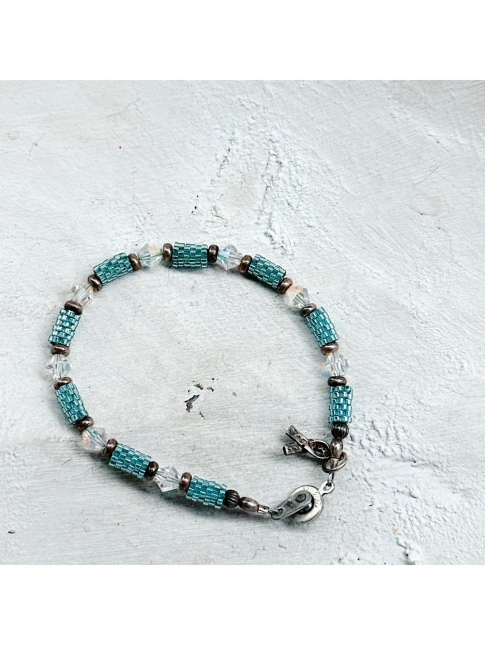 2548gc. Mint Green Seed Bead Necklace